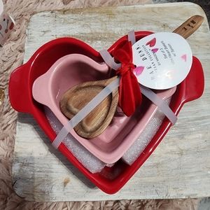 Rae Dunn valentine mini heart bakers- Set of 3